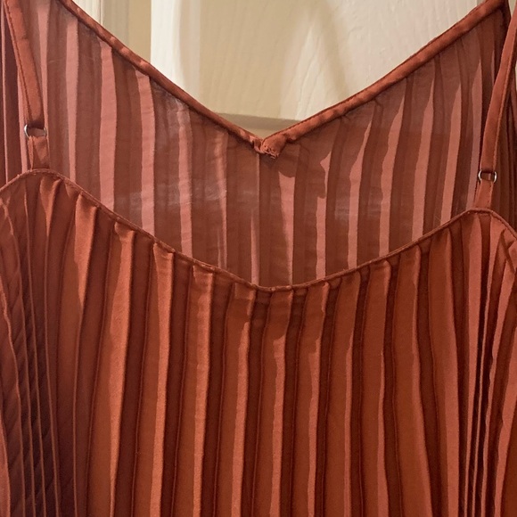 Banana Republic pleated tank size small - Picture 5 of 5